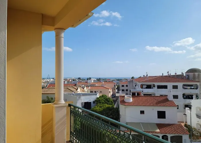 Spacious 2 Bedroom 2 Bathroom In Apartment *