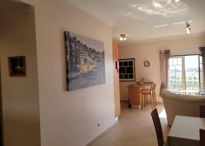 Spacious 2 Bedroom 2 Bathroom In Apartment