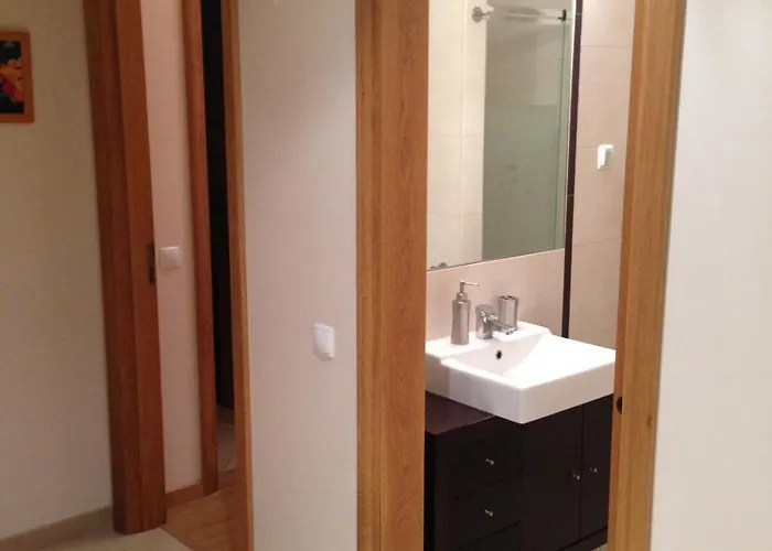 Spacious 2 Bedroom 2 Bathroom In Apartment *