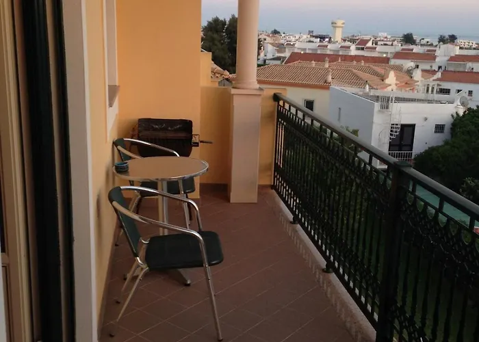 Spacious 2 Bedroom 2 Bathroom In Apartment *