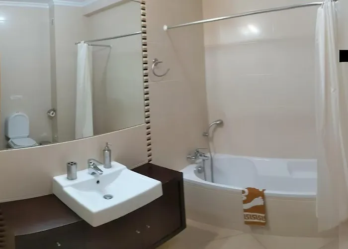 Spacious 2 Bedroom 2 Bathroom In Apartment