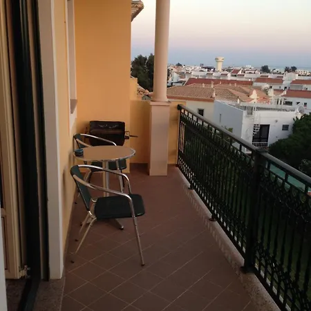 Spacious 2 Bedroom 2 Bathroom In Apartment *