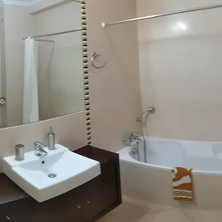 Spacious 2 Bedroom 2 Bathroom In Apartament